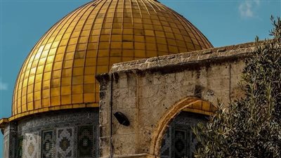 إسرائيل تمنع خطيب الأقصى من دخول المسجد لمدة ستة أشهر