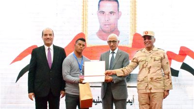 القوات المسلحة تدفع بعدد من اللجان التجنيدية إلى شمال سيناء لإنهاء المواقف التجنيدية لذوى الهمم وكبار السن