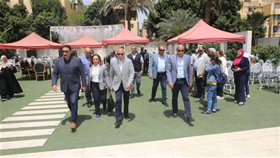 محافظ القاهرة يشارك المواطنين احتفالاتهم بأعياد الربيع بحديقة الزهور الجديدة