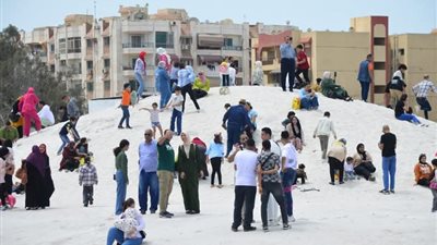 جبال الملح تشهد إقبالا كبيرا في شم النسيم ببورسعيد| صور 
