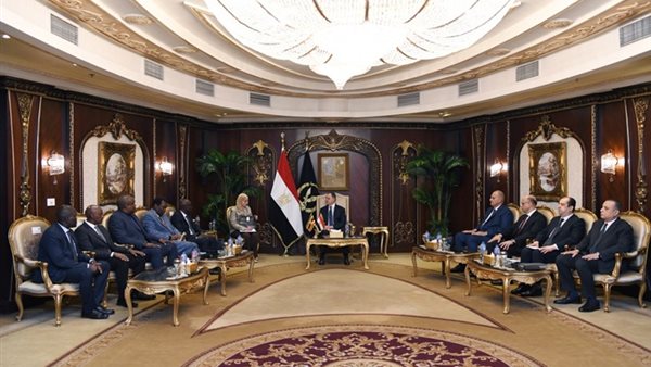 وزير الداخلية يستقبل