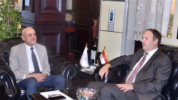 محافظ الأقصر يستقبل