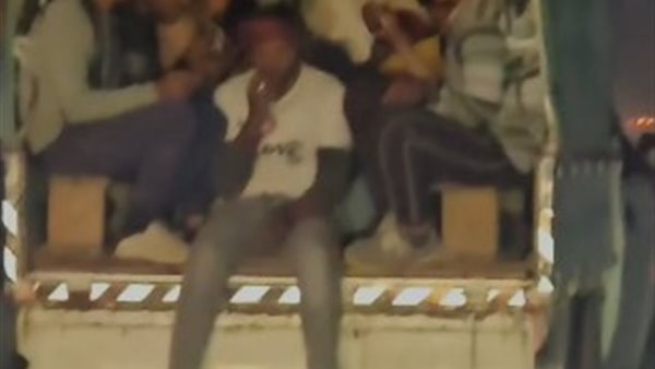 سيارة ربع نقل تحمل