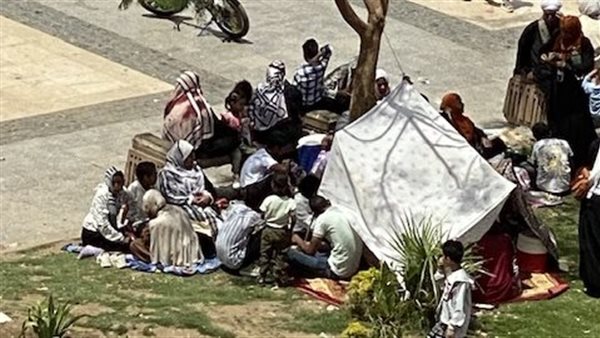 أهالي الأقصر يحتفلون