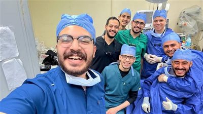 12 ساعة متواصلة.. أطباء سيد جلال الجامعي ينجحون في إجراء جراحة لإعادة يد شاب بعد قطعها في حادث سير