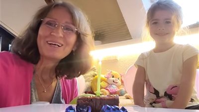 فاجأته بعد الهدنة| مصري يروي موقفا إنسانيا مع مديرته بالخارج: أجلت الاحتفال بعيد ميلادي تضامنًا مع فلسطين