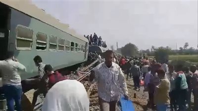 فيديو متداول لحادث انقلاب قطار بالقليوبية.. والسكة الحديد: واقعة قديمة 