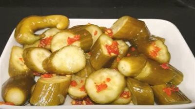 طريقة عمل مخلل الخيار بالماء المغلي.. نتيجة تبهرك بعد ساعتين فقط