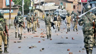 مقتل 5 سياح وإصابة 8 آخرين في هجوم نفذه مجهولون بـ كشمير