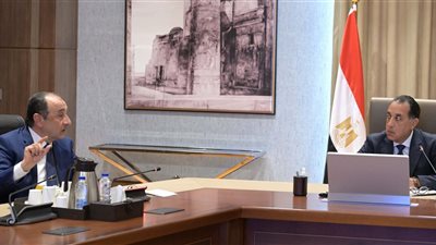 رئيس الوزراء يتابع مع وزير قطاع الأعمال العام آخر مستجدات مشروعات تطوير صناعة الغزل والنسيج 