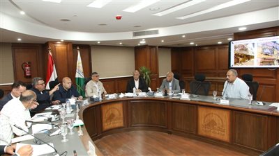 محافظ الجيزة يقرر فتح شارع مغلق بالهرم.. وعرض عقارات على لجنة المنشآت الآيلة للسقوط