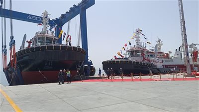 رئيس هيئة قناة السويس يدشن القاطرتين عزم 1و2 في سفاجا | صور