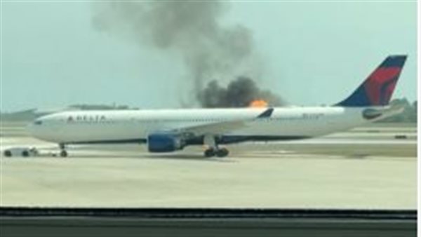 حريق بمحرك الطائرة