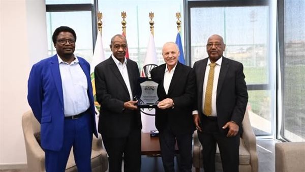 هاني أبو ريدة مع