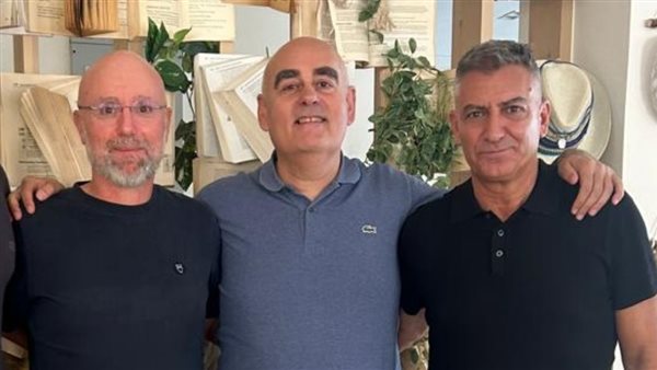 مدرب منتخب اليد مع