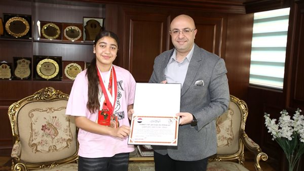 محافظ بني سويف يكرم