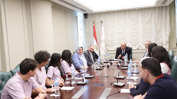 وزير التعليم يلتقي