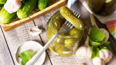 طريقة عمل مخلل الخيار السوري.. وصفة الشيف عمر وسر نجاحها من أول مرة