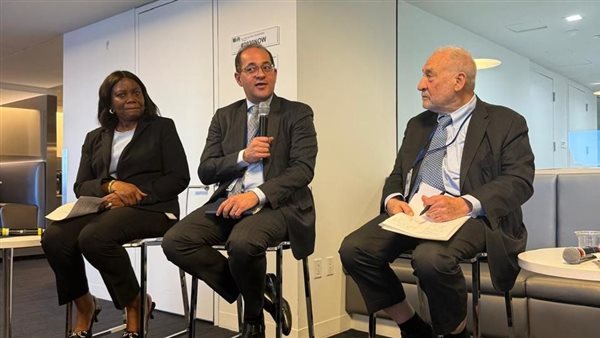 وزير المالية خلال