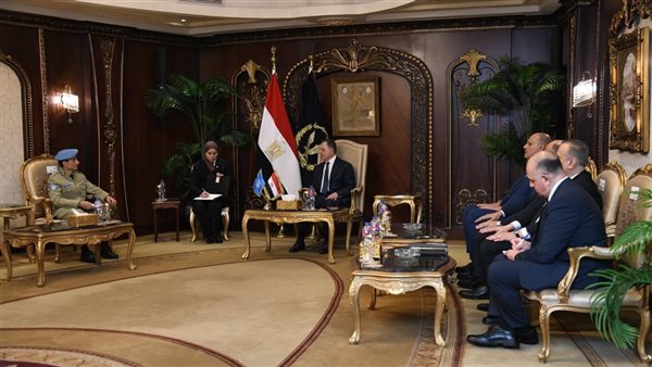 وزير الداخلية يستقبل