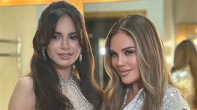 آمال ماهر تحتفي بنيكول سابا في حفلها بدبي وسط تصفيق الجمهور