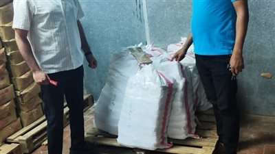 إعدام 900 كيلو أغذية ومشروبات منتهية الصلاحية.. وتحرير 103 محاضر بشرم الشيخ | صور 