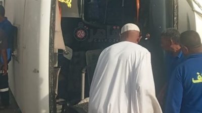 ارتفاع مصابي حادث انقلاب أتوبيس ركاب بالطريق الصحراوي في أسوان إلى 50 سودانيًا