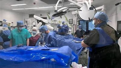 فريق طبي بقصر العيني ينجح في استئصال منظم قلب وكابلاته لحالة عمرها 23 عامًا باستخدام الإيكمو