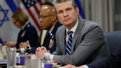 خالف قواعد البنتاجون| أزمة جديدة لوزير الدفاع الأمريكي: استخدم خط إنترنت غير آمن بمكتبه لاستخدام تطبيق سيجنال