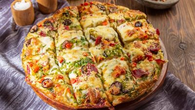 بـ 5 مكونات فقط.. طريقة تحضير بيتزا الجلاش بوصفة عصرية