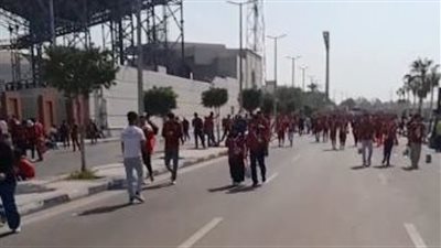 إصابة مشجع أهلاوي في مدرجات الثالثة يمين باستاد القاهرة قبل مباراة الأهلي وصن داونز