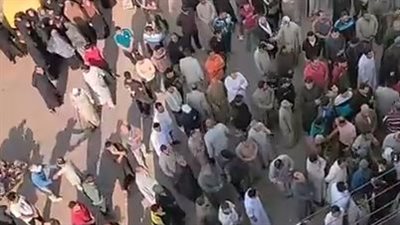 أهالي كفر الشيخ يشيعون جثمان السيدة المقتولة على يد زوج ابنتها | بث مباشر