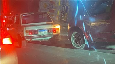 بسبب هبوط أرضي.. انقلاب تريلا محملة بالأسمنت وإصابة قائدها أعلى كوبري في قنا