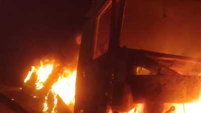 اشتعال تريلا بطريق مصر الإسكندرية الصحراوي بعد الكوبري الإقليمي دون إصابات