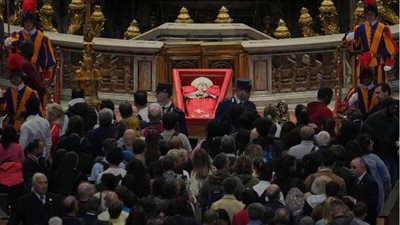 متى التشييع وماذا حدث منذ وفاته قبل أيام؟.. كل ما تريد معرفته عن جنازة البابا فرنسيس