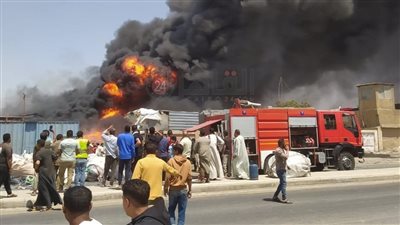 الحماية المدنية تدفع بـ3 سيارات إطفاء إضافية للسيطرة على حريق مصنع في 6 أكتوبر