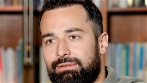 الفنان أحمد حاتم