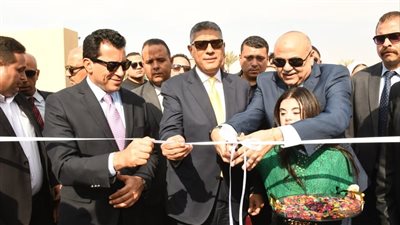 وزير الرياضة ومحافظ الجيزة يفتتحان منشآت رياضية جديدة بنادي حدائق الأهرام