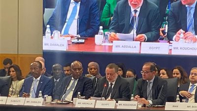 محافظ البنك المركزي يوصي بضرورة معالجة الآثار السلبية الناتجة عن تفتت حركة التجارة الدولية