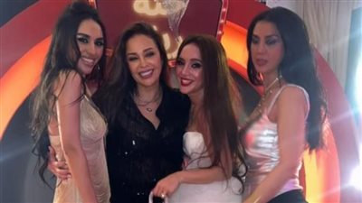 رنا رئيس تحتفل بليلة الحنة بحضور داليا البحيري