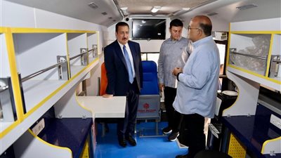 داخل أتوبيس.. مكتبة مصر المتنقلة تقدم خدمات ثقافية في شوارع المنوفية| صور