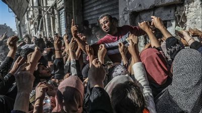 الأونروا تعلن نفاد إمداداتها من الطحين في قطاع غزة