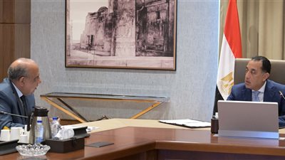 رئيس الوزراء يبحث مع وزير الكهرباء خطة مواجهة ارتفاع الأحمال وزيادة الطلب في الصيف