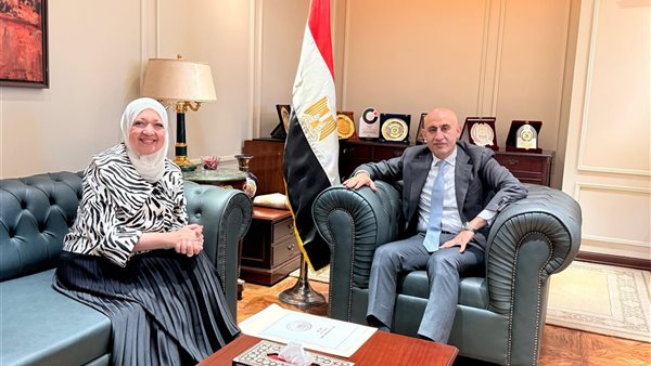 اجتماع وزير التعليم