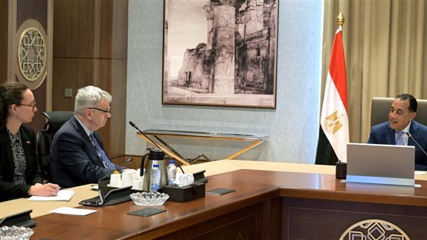 رئيس الوزراء يستقبل