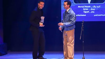 طه دسوقي مقدمًا أحمد مالك في مهرجان الإسكندرية للفيلم القصير: مصدر إلهام وبحس إني عجزت لما بكلمه