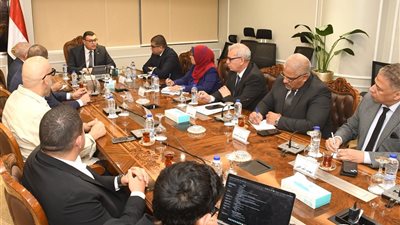 وزير الإسكان: تحويل جميع المعاملات اليدوية على الوحدات السكنية إلى إلكترونية خلال الفترة المقبلة