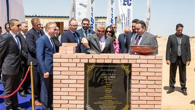  رئيس اقتصادية قناة السويس يشهد وضع حجر أساس مشروع تريجاس لتعبئة وإنتاج أسطوانات الغاز