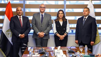 وزيرة التنمية المحلية ومحافظ القليوبية يشهدان توقيع عقد لتأجير وحق الانتفاع لمشروع الـ30 مليون بيضة بالخانكة 