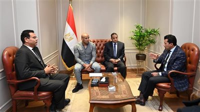 وزير الشباب يبحث مع رئيس اتحاد الملاكمة دعم اللاعبين وتطوير الرياضة في مصر
